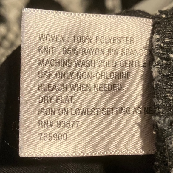 Women’s Black White Snake Skin Design Sleepless Blouse - Picture 4 of 4